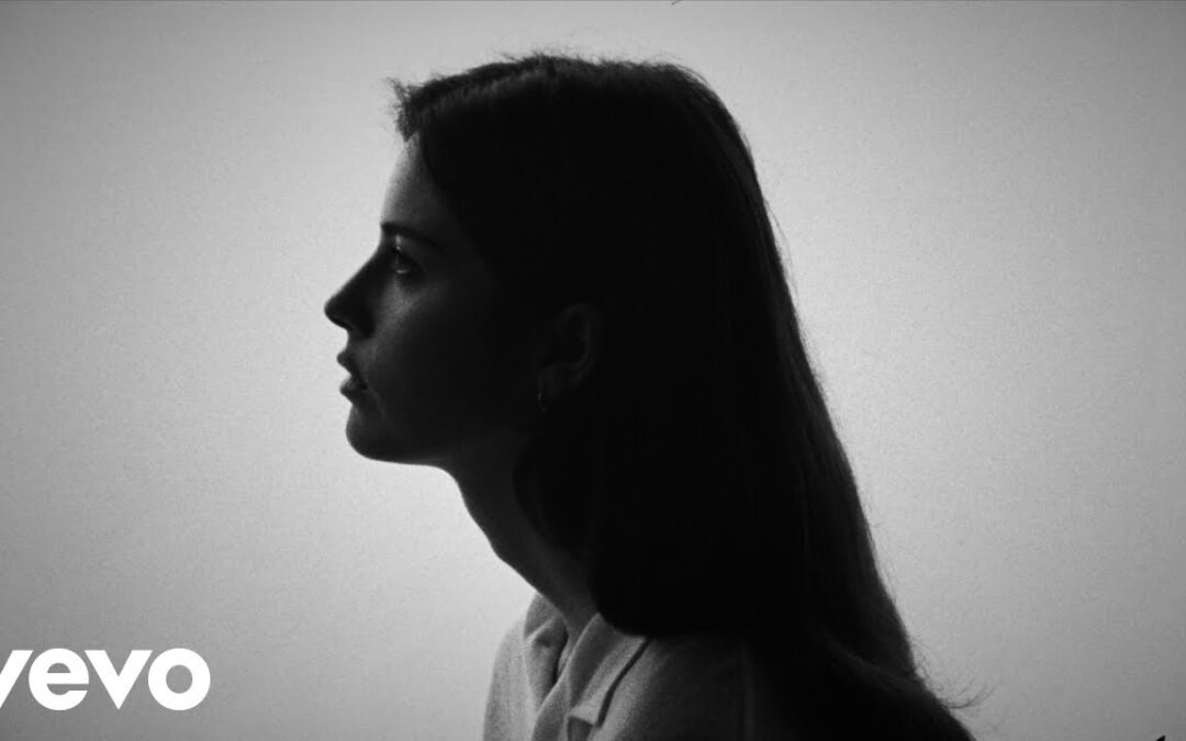 Gracie Abrams – Where do we go now? (Official Music Video)
